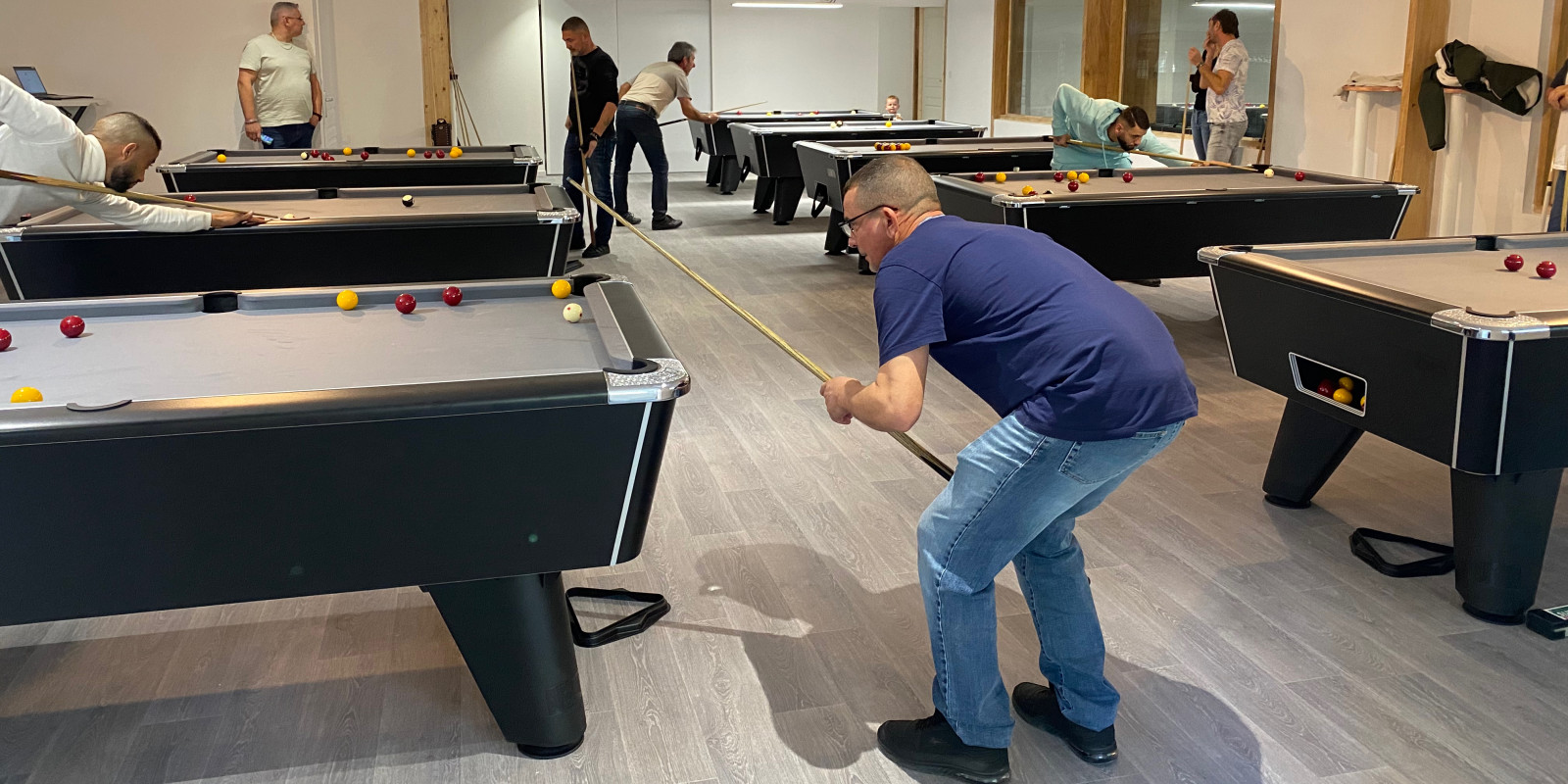 L'équipe du Billard Club Novais teste les nouveaux billards